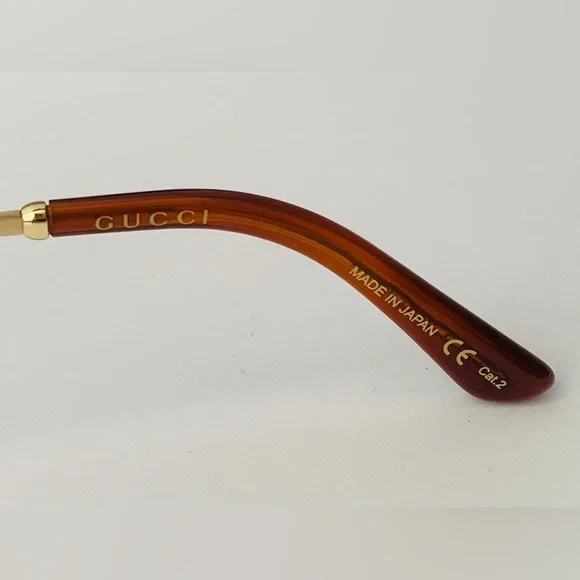 New - ? - AuthenticGucci Ivory and Gold/ Green Gradient  display picture 3
